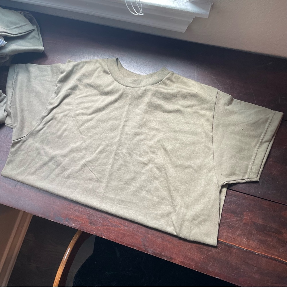 5 Coyote brown army issued t shirts